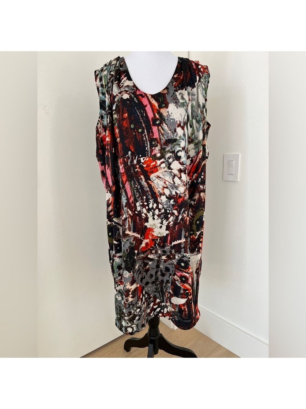 IN WEAR Akia Sleeveless Lined Graffiti Abstract Multi-Colour Shift Dress FLAW